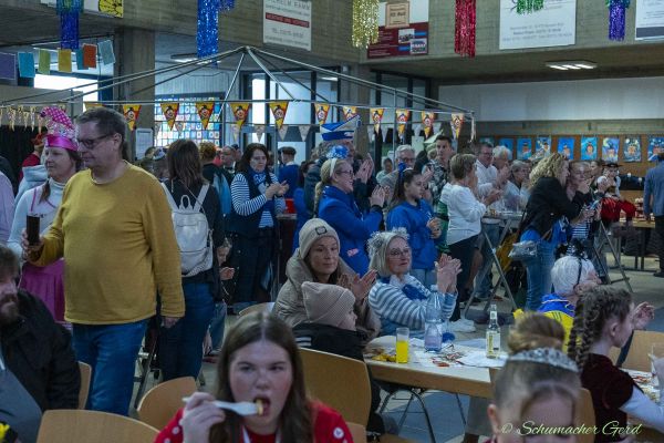 familijedach-kg-2025-0131ADD5674-EAE8-B028-0326-73BBCF0E9DE4.jpg