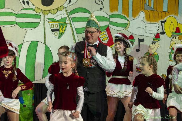 familijedach-kg-2025-075C50D6E03-740B-7B85-EF81-E916BB62B4F6.jpg