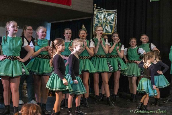 familijedach-kg-2025-170C1E874FA-2D6F-B8EE-055B-4ADB6E1A9C7C.jpg