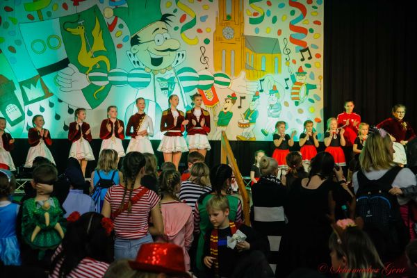 085-kg-kindersitzung-20237DE01E1C-C83C-0D42-64A2-8FEE58F66C5B.jpg