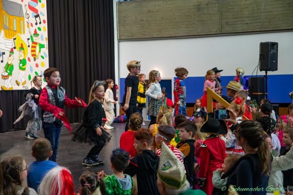 kg-kindersitzung-2024-1243440007A-43E6-5C8A-AC71-4A935BFF8C6D.jpg
