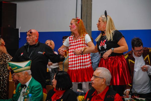 172-kostuemsitzung-2023887DE2F3-2BDD-5201-82F9-1F9A8FEABEA8.jpg