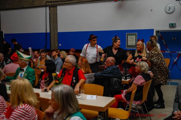 203-kostuemsitzung-202365EEC095-4FA1-A292-2E43-38147D2E4B13.jpg