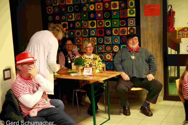 kostuemsitzung-aula-2020-11327820FE0-1069-3469-5E9F-BEE7276AAD74.jpg