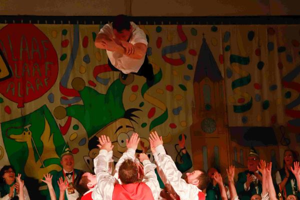 kostuemsitzung-aula-2020-24071799273-A36E-7285-7622-7DD9DA205A70.jpg
