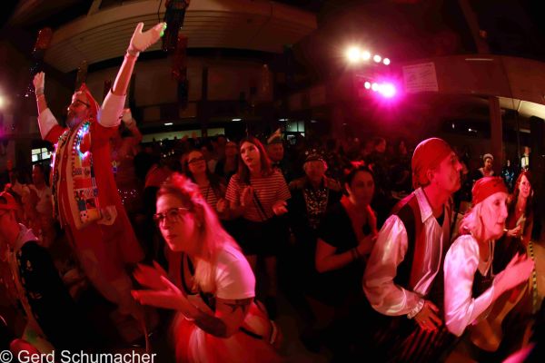 kostuemsitzung-aula-2020-30853AD2319-B382-8756-CA13-8AB6D451C610.jpg