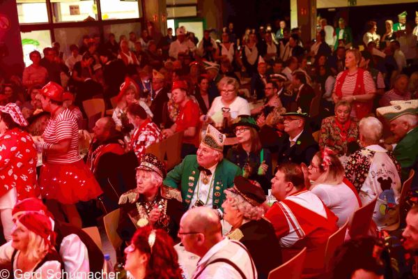 kostuemsitzung-aula-2020-7748FC43A6-D7DA-4919-BF3B-668F0BAAC18A.jpg