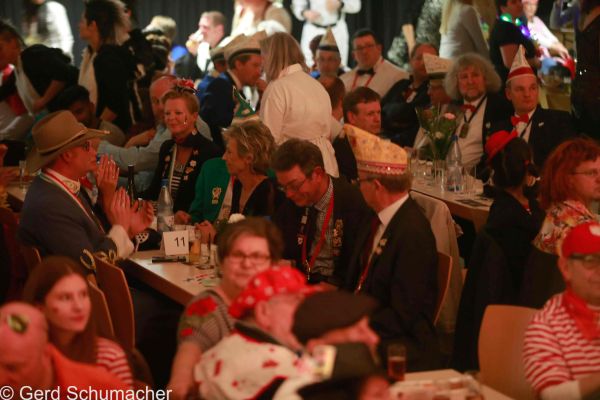 kostuemsitzung-aula-2020-830050393A-C822-323D-10C6-E746C69C9174.jpg