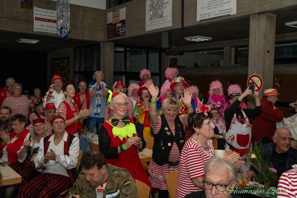 kostuemsitzung-buir-2024-157EC14B98B-DD60-45C9-5F53-2FC12D0DD94F.jpg
