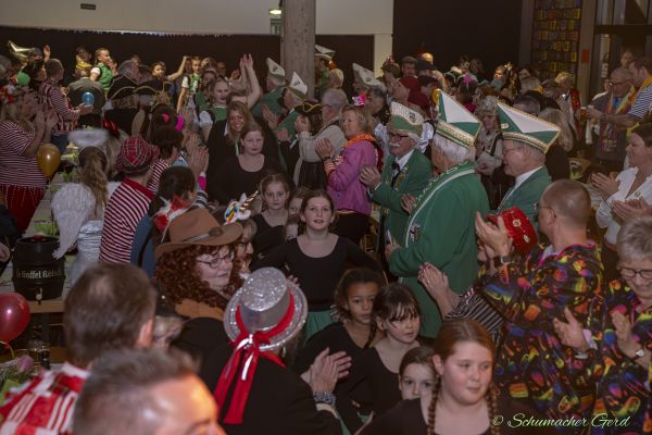 kostuemsitzung-kg-2025-010302799C6-9653-1D71-7299-86330D8256BA.jpg