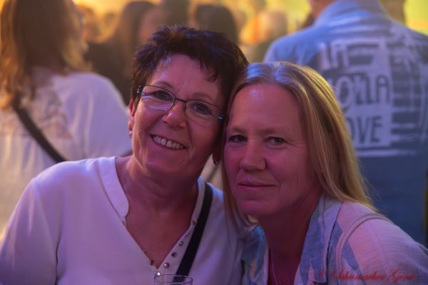 schlagerparty-2023-036948B76C2-AE5A-6432-783C-27D6050C823E.jpg