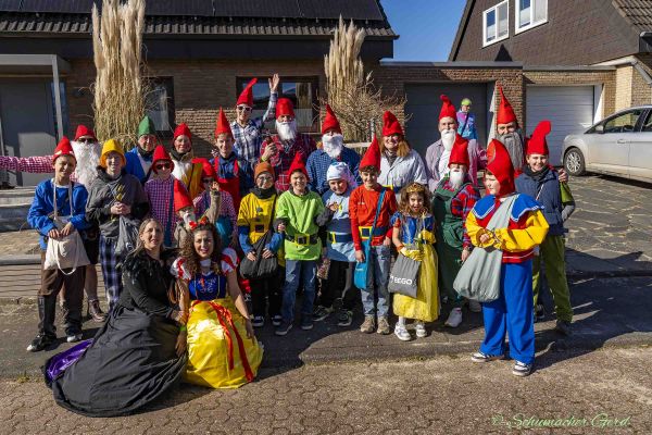 rosenmontag-buir-2025-0071BE42745-9C2B-1E5C-5E08-397E798BDF35.jpg