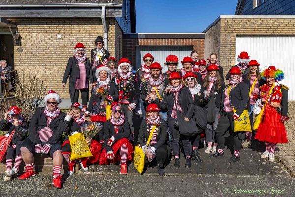 rosenmontag-buir-2025-014B402BB03-CE54-8F57-8807-1265E42FF233.jpg