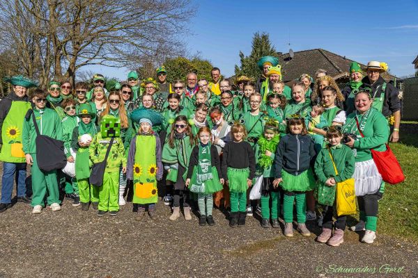 rosenmontag-buir-2025-0163308B4F4-B757-C4AE-D0A0-FF69451E00A0.jpg