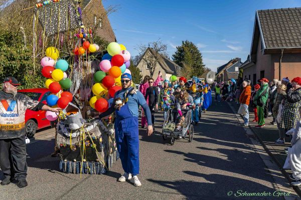 rosenmontag-buir-2025-035232A2669-C77E-CD10-A5A2-72F0468CA814.jpg