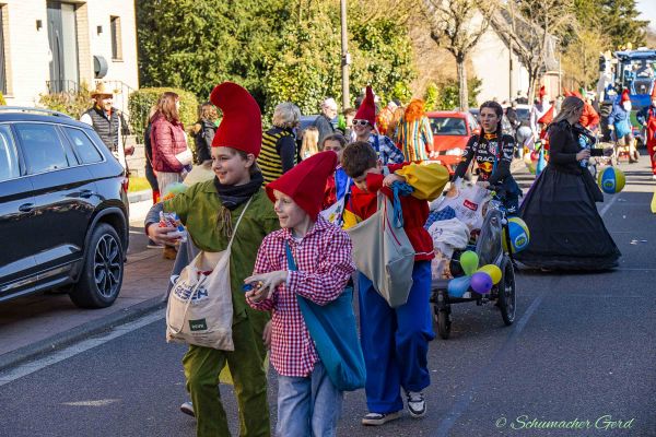rosenmontag-buir-2025-0493ABDBE9C-54AB-5B9C-2EF0-23CA63CD91EC.jpg