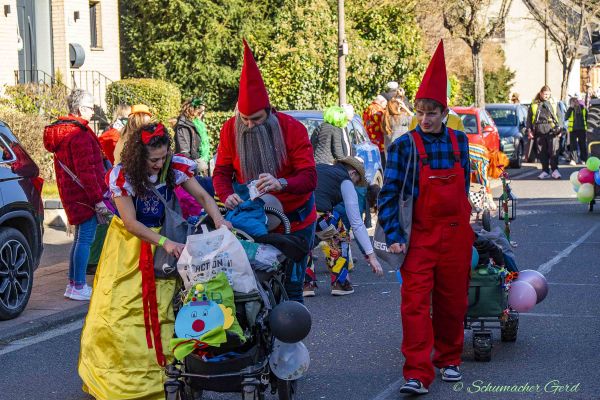 rosenmontag-buir-2025-051316721F3-D533-566F-48C0-CB884EBCD23A.jpg