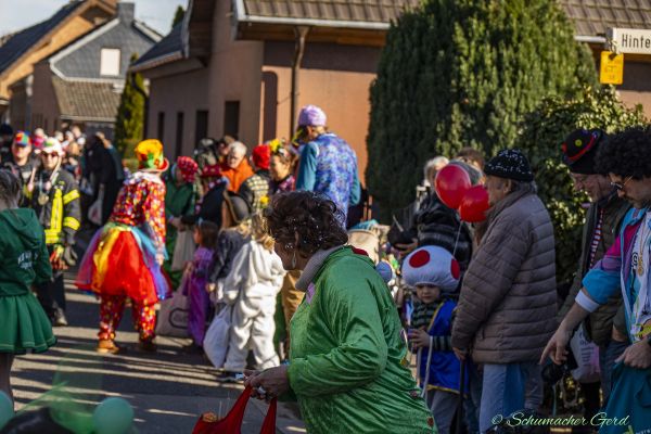 rosenmontag-buir-2025-098DAAB39B9-B655-0520-DBE0-4B68CE7ABEAB.jpg