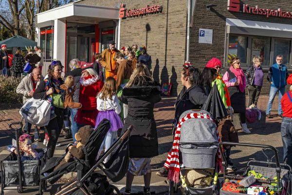 rosenmontag-buir-2025-11313ED4C8F-BF22-2557-71BA-7D6645D4C8D8.jpg