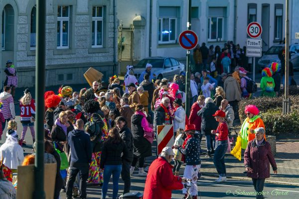rosenmontag-buir-2025-12763F5554F-5659-813A-E6F7-C18181815ACE.jpg