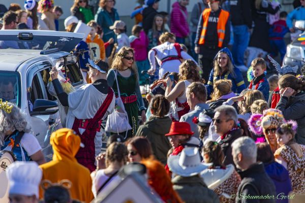 rosenmontag-buir-2025-140EB91F8D4-8863-AE62-5609-558062D783EF.jpg