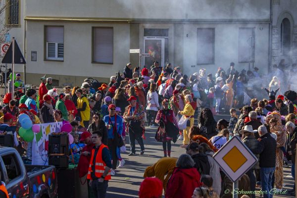 rosenmontag-buir-2025-14871E2EB02-51D7-AD46-6D63-564448650EC9.jpg