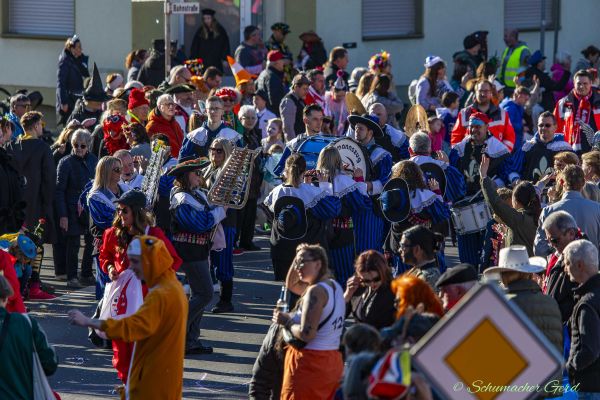 rosenmontag-buir-2025-177B40A9D38-6871-6A02-02AE-295FC05AF25A.jpg