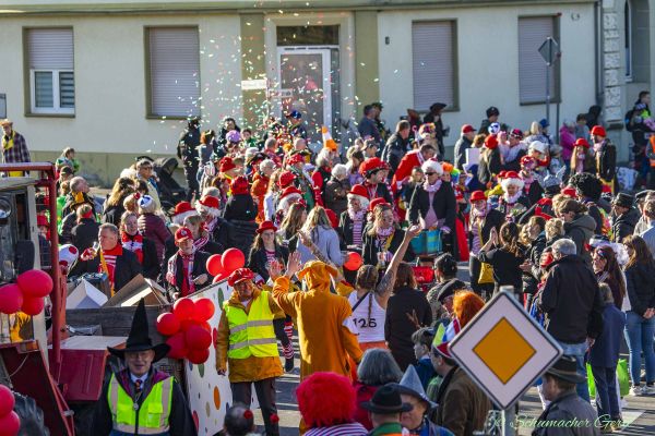 rosenmontag-buir-2025-203DE35D6B4-8354-3E85-3176-E8B7960D9BB5.jpg