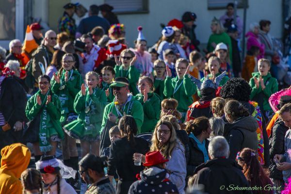 rosenmontag-buir-2025-213CC318C5C-9B7A-45EC-82E5-802B5C3F5D0C.jpg