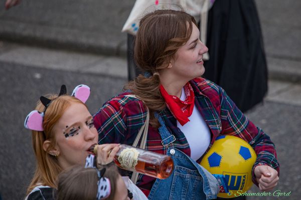 rosenmontag-kg-2024-0756EEAE887-F3F9-9815-6E40-8E9F2BEB8683.jpg