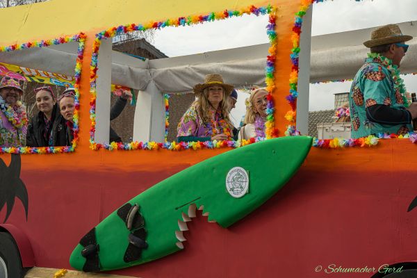rosenmontag-kg-2024-168D8B5B5AB-CE9D-63BF-1B55-4AB7D142C8BF.jpg