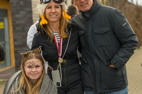 rosenmontag-kg-2024-21720778F96-8BD5-4F92-D7EC-2BE5B92B8A26.jpg
