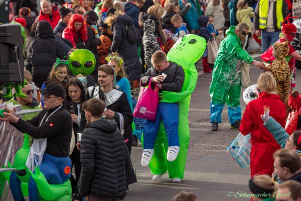 rosenmontag-kg-2024-225F706EC8A-EA54-2E2A-18B7-E97DC0198A27.jpg