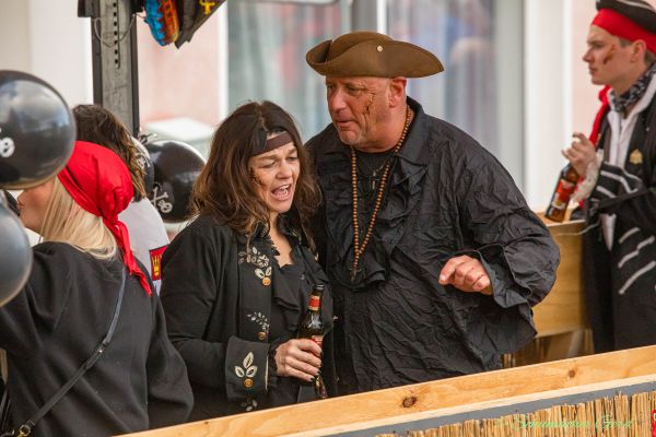 rosenmontag-kg-2024-2538DD7F379-5A9B-9A9B-E6BF-F689793DEB30.jpg
