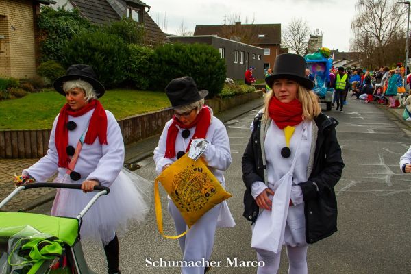 rosenmontagszug-buir-110F479A2E3-BB20-850D-CF45-5D1F71D79FE6.jpg