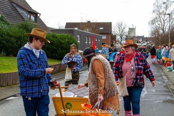 rosenmontagszug-buir-129A94C1237-75EE-9B53-E65D-BFA827A52479.jpg