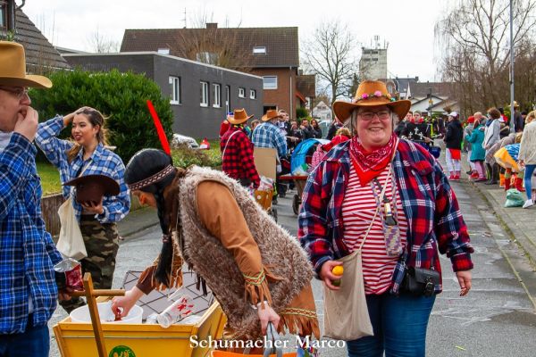 rosenmontagszug-buir-130AD0EAD28-1FA7-F97E-5D0F-A302360B0C9C.jpg