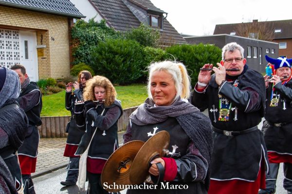 rosenmontagszug-buir-133C2B66842-275D-396E-5183-DA339BD7C6DF.jpg