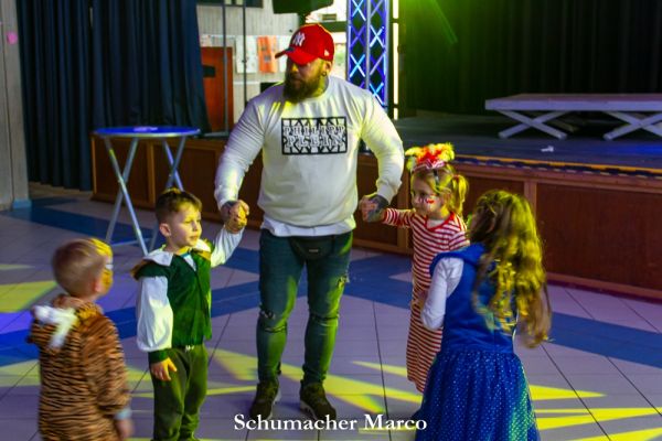 rosenmontagszug-buir-1524136FE3A-1805-2D1D-E193-262EF82FF99A.jpg