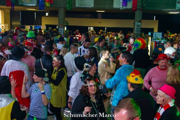 rosenmontagszug-buir-1888B4B9F1B-03D2-6B62-A12A-72BA51C45BF7.jpg