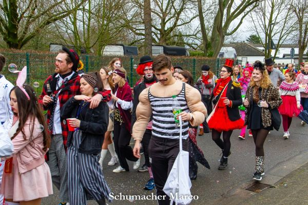 rosenmontagszug-buir-44D51889A1-2E67-1506-011F-6A57559EF212.jpg