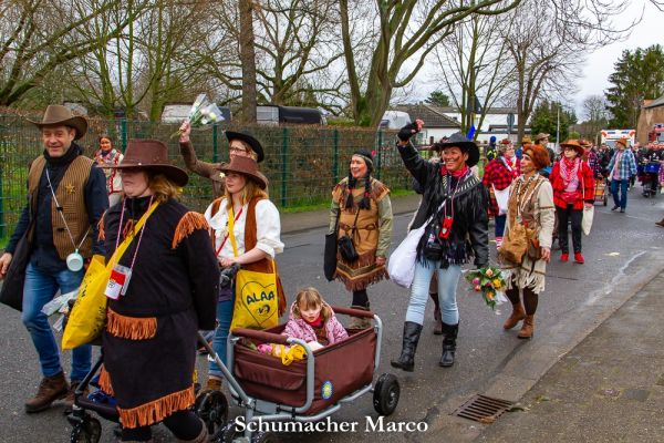rosenmontagszug-buir-499A531DE5-21A9-E998-D57C-2176FEFECF5B.jpg