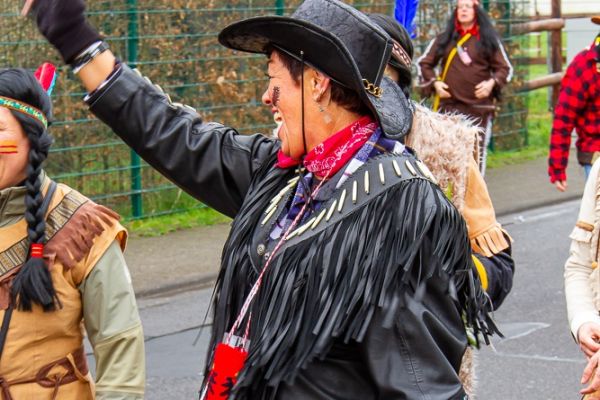 rosenmontagszug-buir-50C7FF6D81-19B6-0A31-D886-040FE57B6D61.jpg