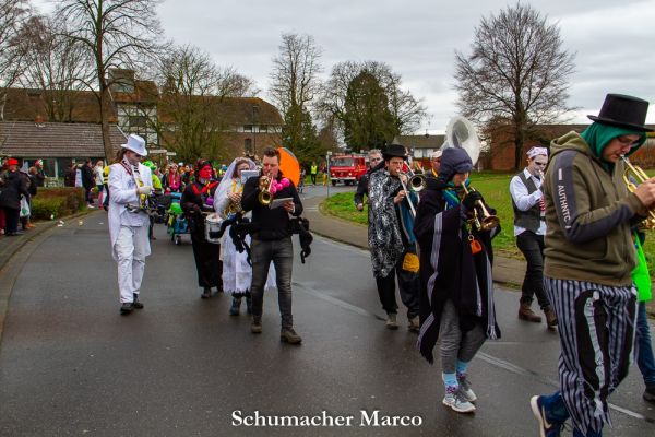 rosenmontagszug-buir-82E28B623A-AE06-4DFF-3011-EEA45F3F6056.jpg