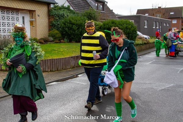 rosenmontagszug-buir-962F893297-4490-7755-FF7B-7F00B5862489.jpg