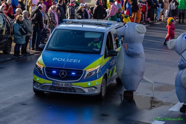 rosenmontagszug-kg-2026-1105C77FA6C-21FA-0476-05CC-4C5200CAFB7C.jpg