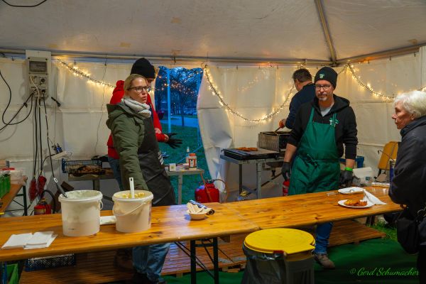 kg-weihnachtsmarkt-2025-008356A19C6-D1C5-2DC2-0DEF-DB3CE51D66A0.jpg