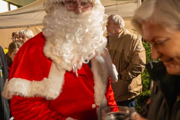 kg-weihnachtsmarkt-2025-0392157EE41-6F8B-6DF5-A953-4A9409BD8D8F.jpg