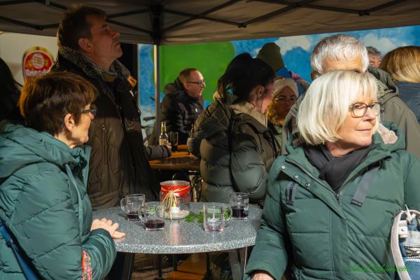 kg-weihnachtsmarkt-2025-053990AA771-96F6-9578-5B9B-FF7134A5A958.jpg