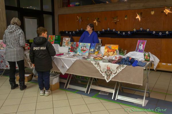 weihnachtsmarkt-kg-loestige-buirer-2023-005042BDD4C-9549-7A78-BAF1-0A311EB04056.jpg